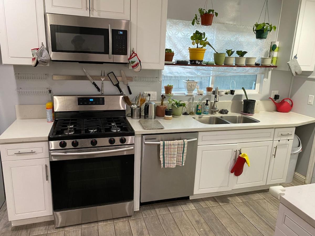 Private Room W/ Private Full Bathroom & Wifi & Ac & Shared Kitchen In Los Ángeles Exterior foto