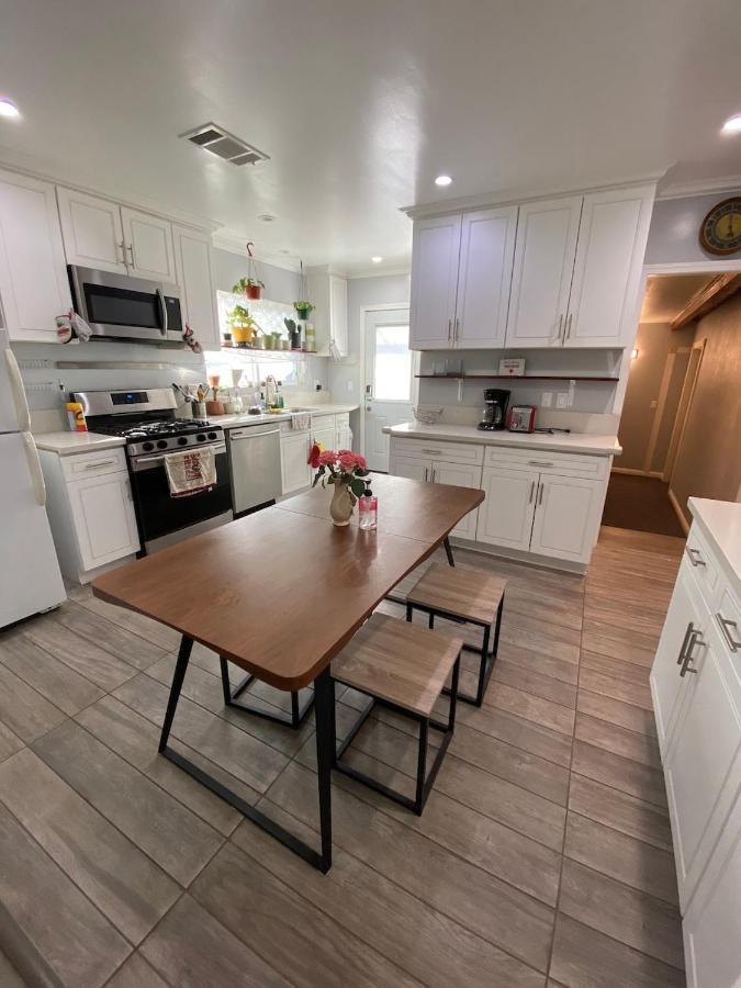 Private Room W/ Private Full Bathroom & Wifi & Ac & Shared Kitchen In Los Ángeles Exterior foto