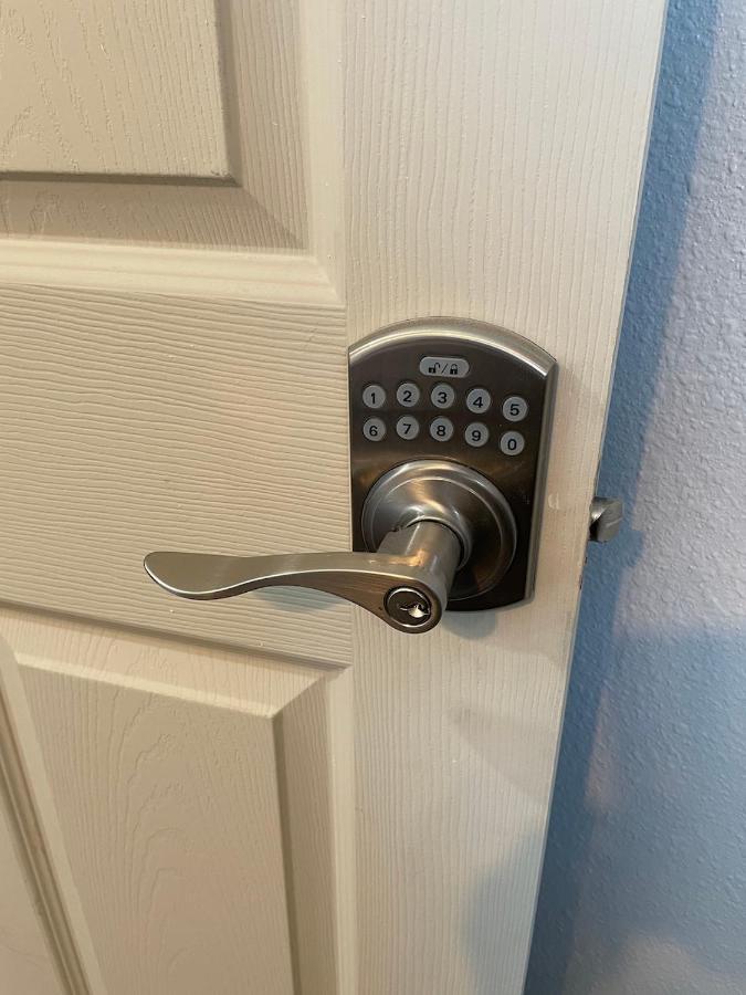 Private Room W/ Private Full Bathroom & Wifi & Ac & Shared Kitchen In Los Ángeles Exterior foto
