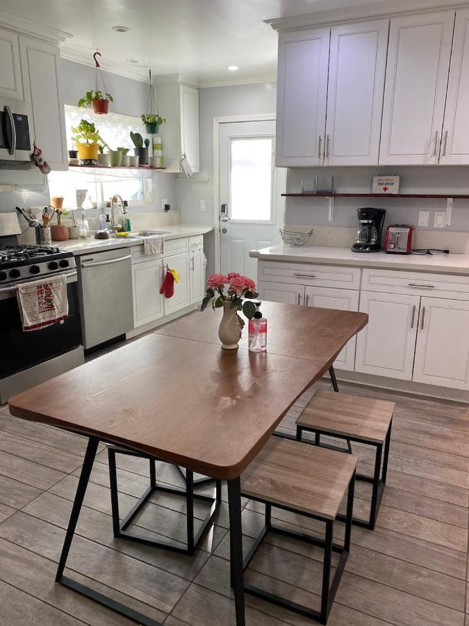 Private Room W/ Private Full Bathroom & Wifi & Ac & Shared Kitchen In Los Ángeles Exterior foto